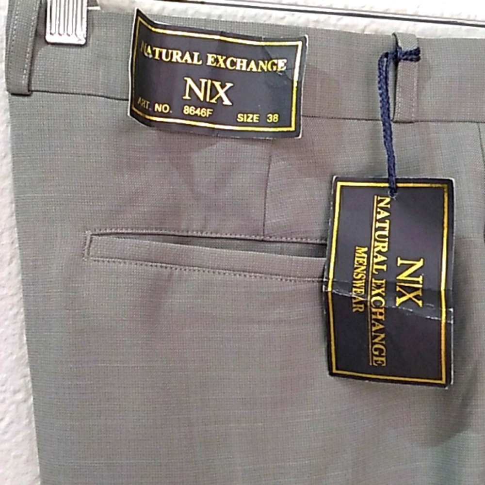 NEW-NWT- N/X - 38" X 33" - CLASSIC FIT Light Gray
